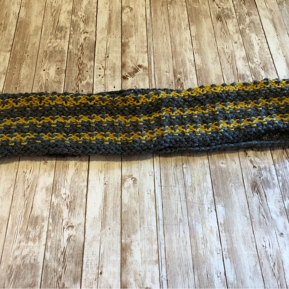 Soft and warm Gray and gold handmade infinity scarf - Picture 2 of 2